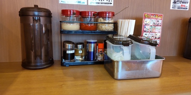 町田商店カウンターの上.jpg