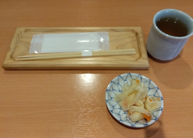 お茶や箸.jpg