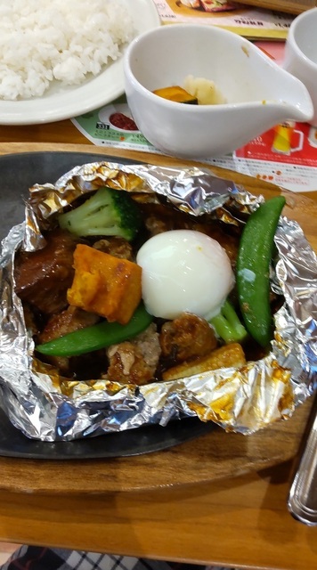包ハンバーグ卵野菜のせ.jpg
